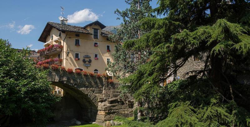 Hotel Cecchin Aosta Eksteriør billede