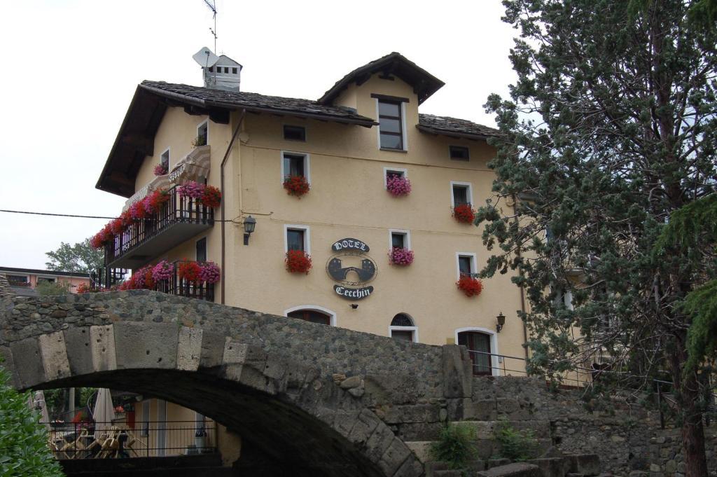 Hotel Cecchin Aosta Eksteriør billede