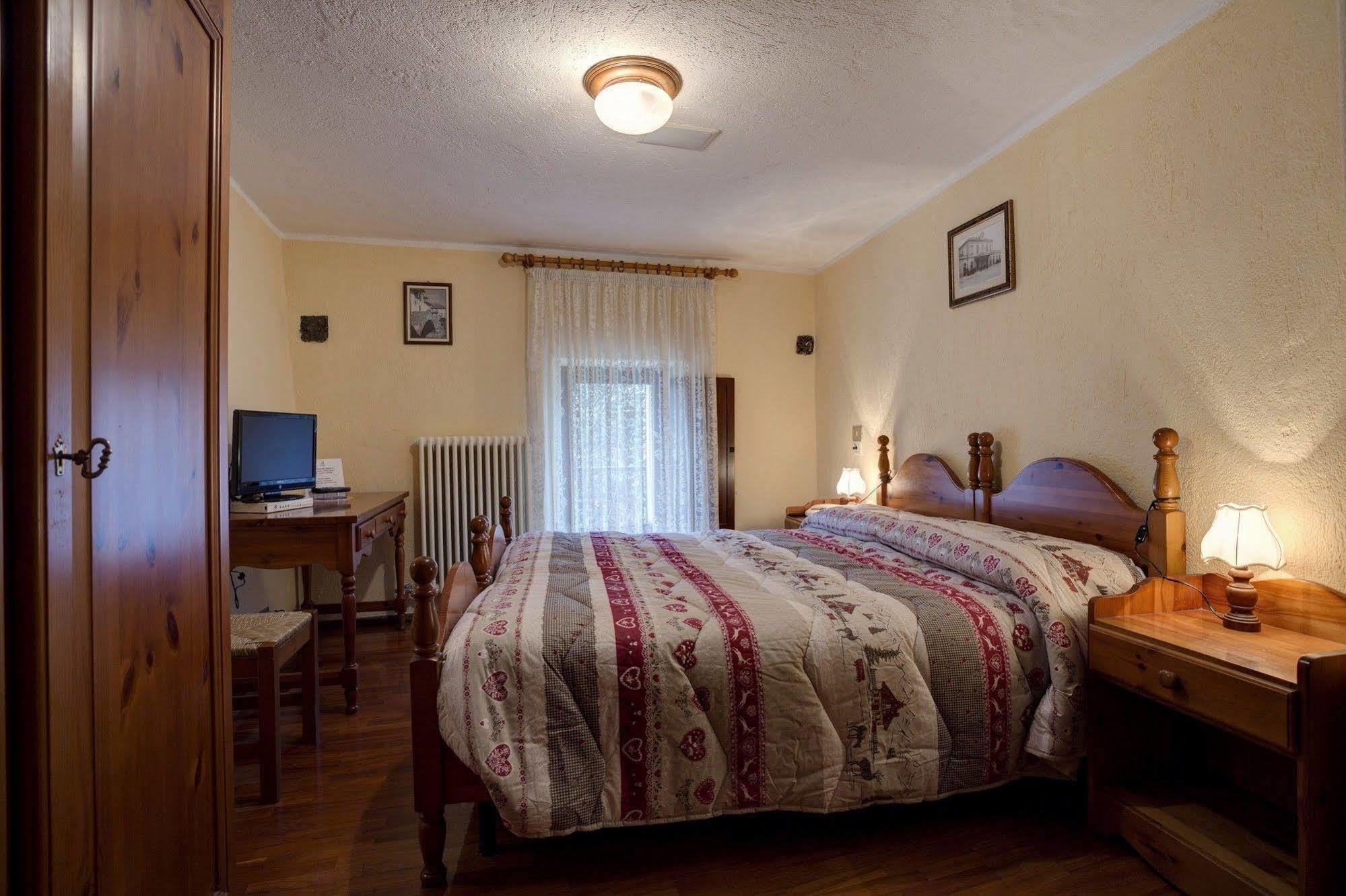 Hotel Cecchin Aosta Eksteriør billede